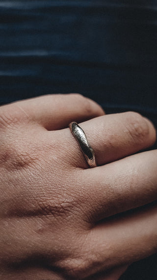 Anillo Fino Rústico de Plata de Ley Ajustable - La Orfebre Errante