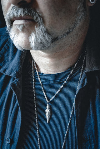 Colgante Daga de Plata Envejecida - La Orfebre Errante