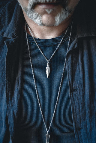 Colgante Daga de Plata Envejecida - La Orfebre Errante