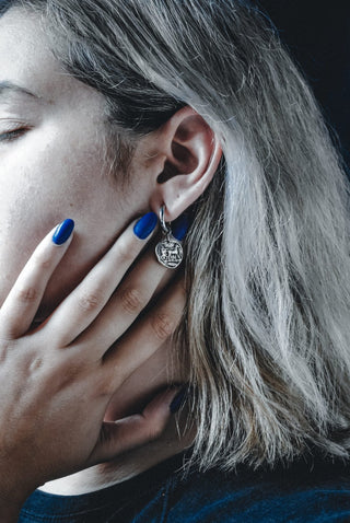 Pendientes Moneda Romana Aro Rústicos Plata Envejecida - La Orfebre Errante