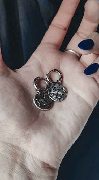 Pendientes Moneda Romana Aro Rústicos Plata Envejecida - La Orfebre Errante