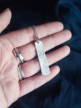 Taller de joyería (3h) · Crea tu propio colgante desde cero
